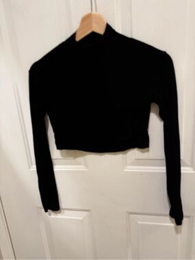 STAX Black Cropped Long-Sleeve Turtleneck Top small